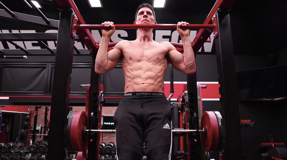 A Top Coach Shared a Straightforward Tip That Will Aid You to Construct Extra Pullups