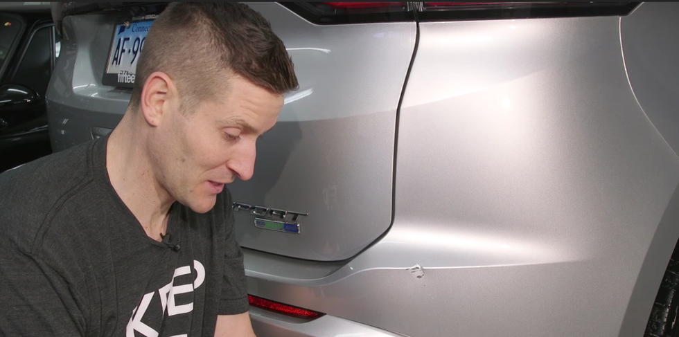 Uncover just a few Skilled Auto Detailer Lose His Strategies While Fixing a Dinky Dent