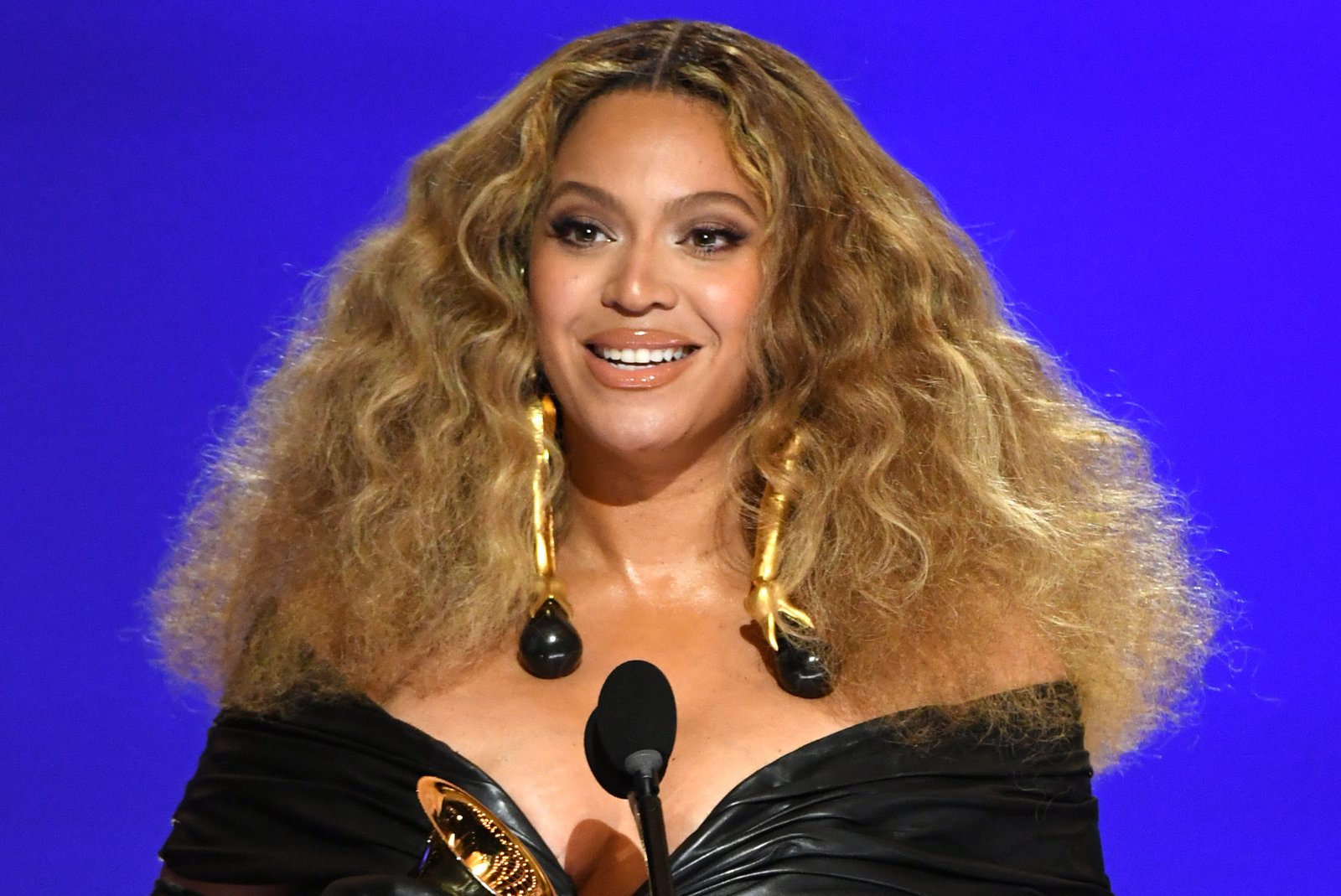 Beyoncé arrives in Italy before Kourtney Kardashian and Travis Barker’s marriage ceremony