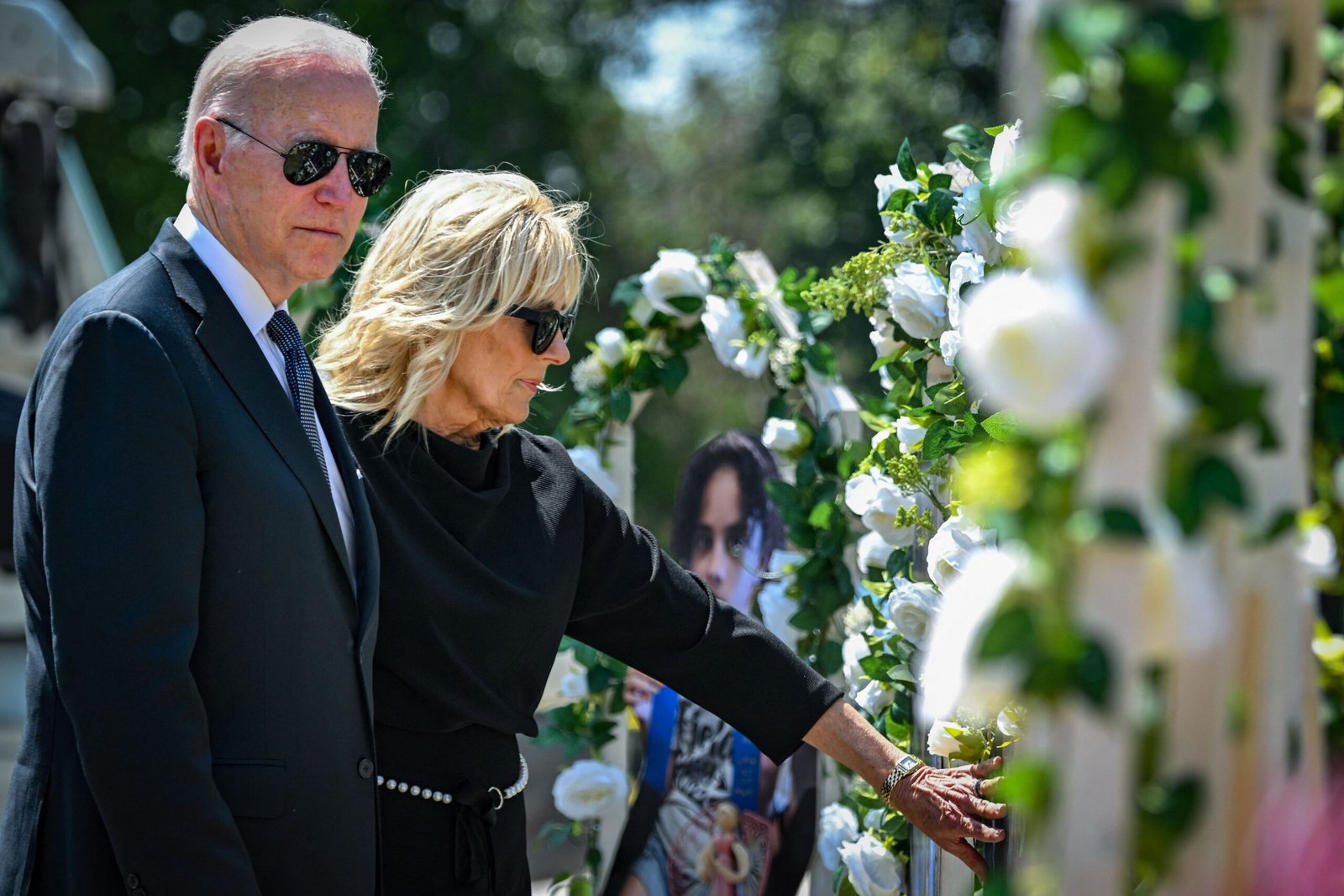 President Biden and Dr. Jill Biden Consult with Texas to Honor Victims of the Uvalde Taking pictures