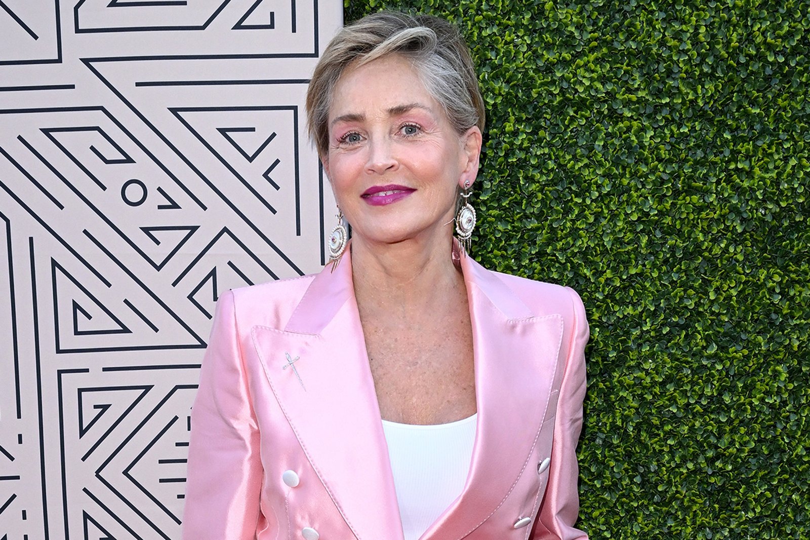 Sharon Stone finds she has suffered 9 miscarriages