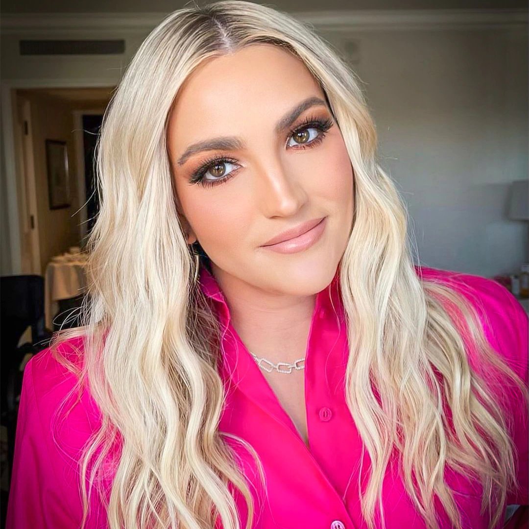Jamie Lynn Spears Posts Photo of Daughter on First Day of High College