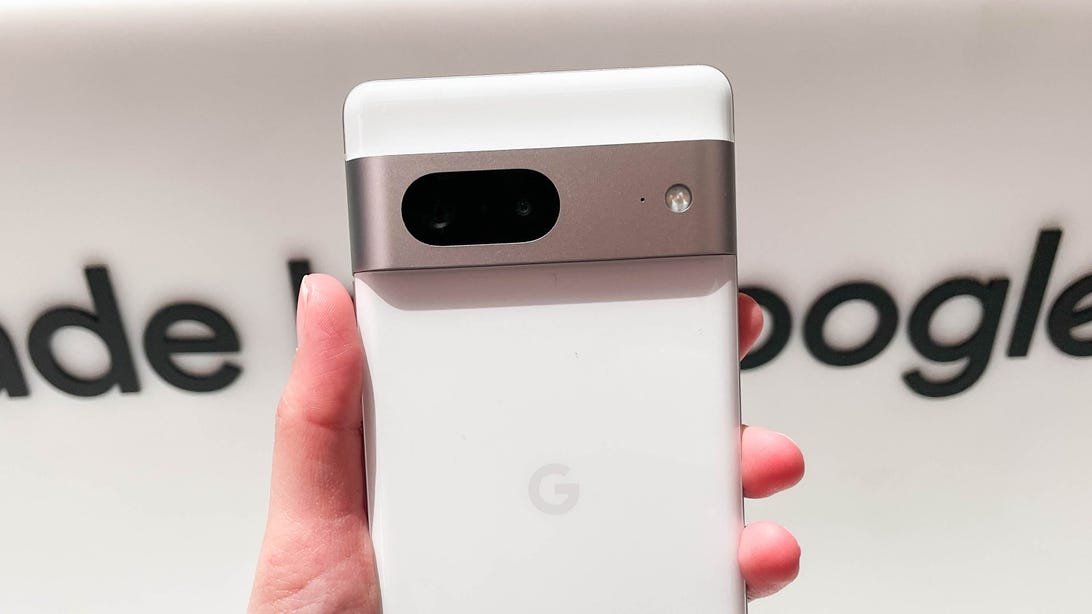 Google Pixel 7 Fingers-On: Modern Demand and Digicam, Same $599 Keep