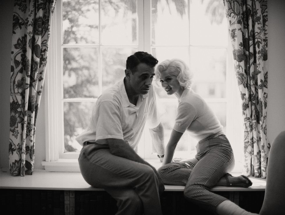 Marilyn Monroe and Joe DiMaggio’s Blonde Relationship, Defined