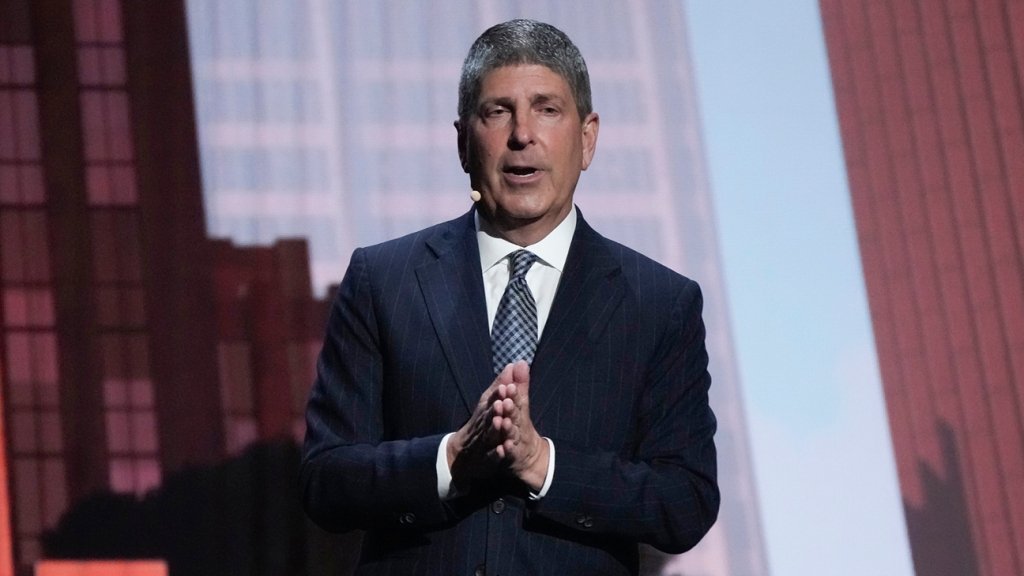 NBCUniversal CEO Jeff Shell Departs Following “Contaminated Relationship”